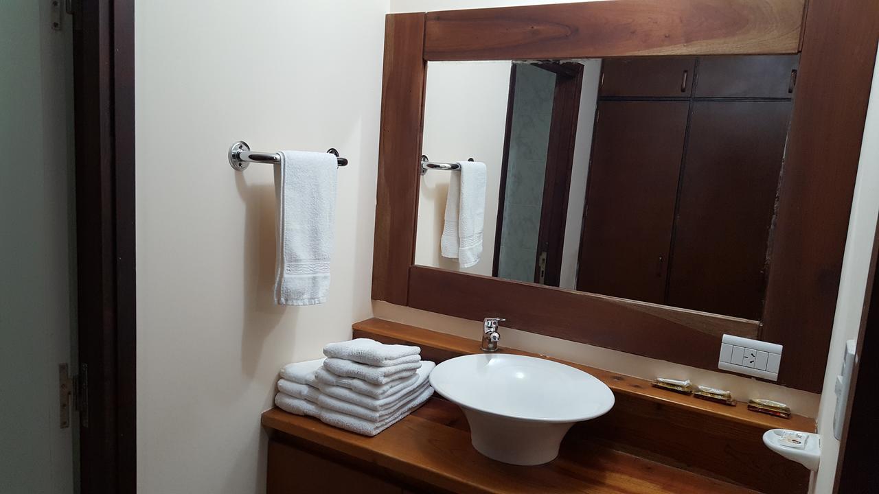 Hotel Mora Лос-Антигуос Экстерьер фото